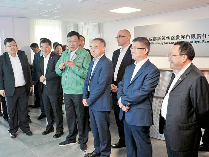  2018.8.29四川省委常委、成都市委書記范銳平視察新筑股份“中白工業(yè)園”項(xiàng)目投產(chǎn)運(yùn)營(yíng)儀式